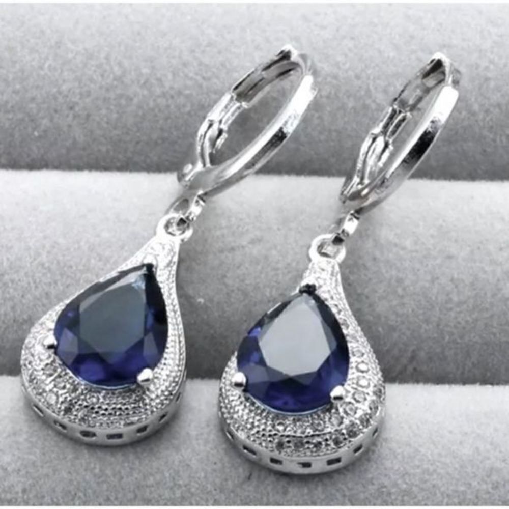 The Heirloom Blue Drop earring 925 and sapphire